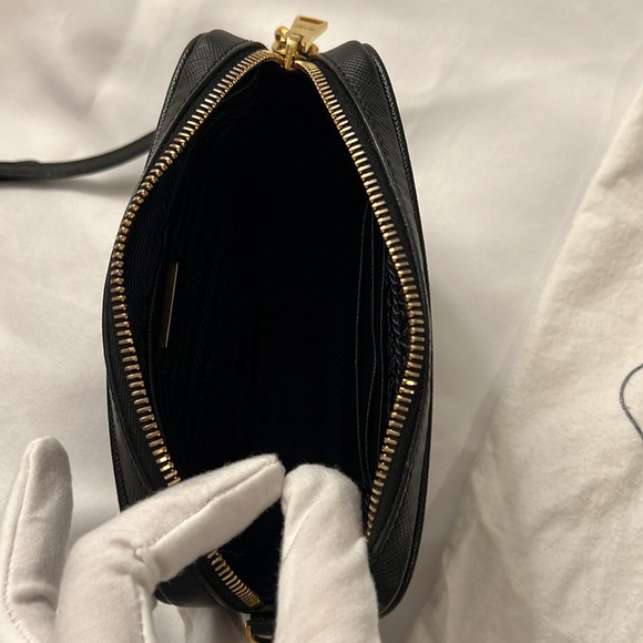Prada Black Leather Crossbody/Camera bag Saffiano Leather - Picture 10 of 17